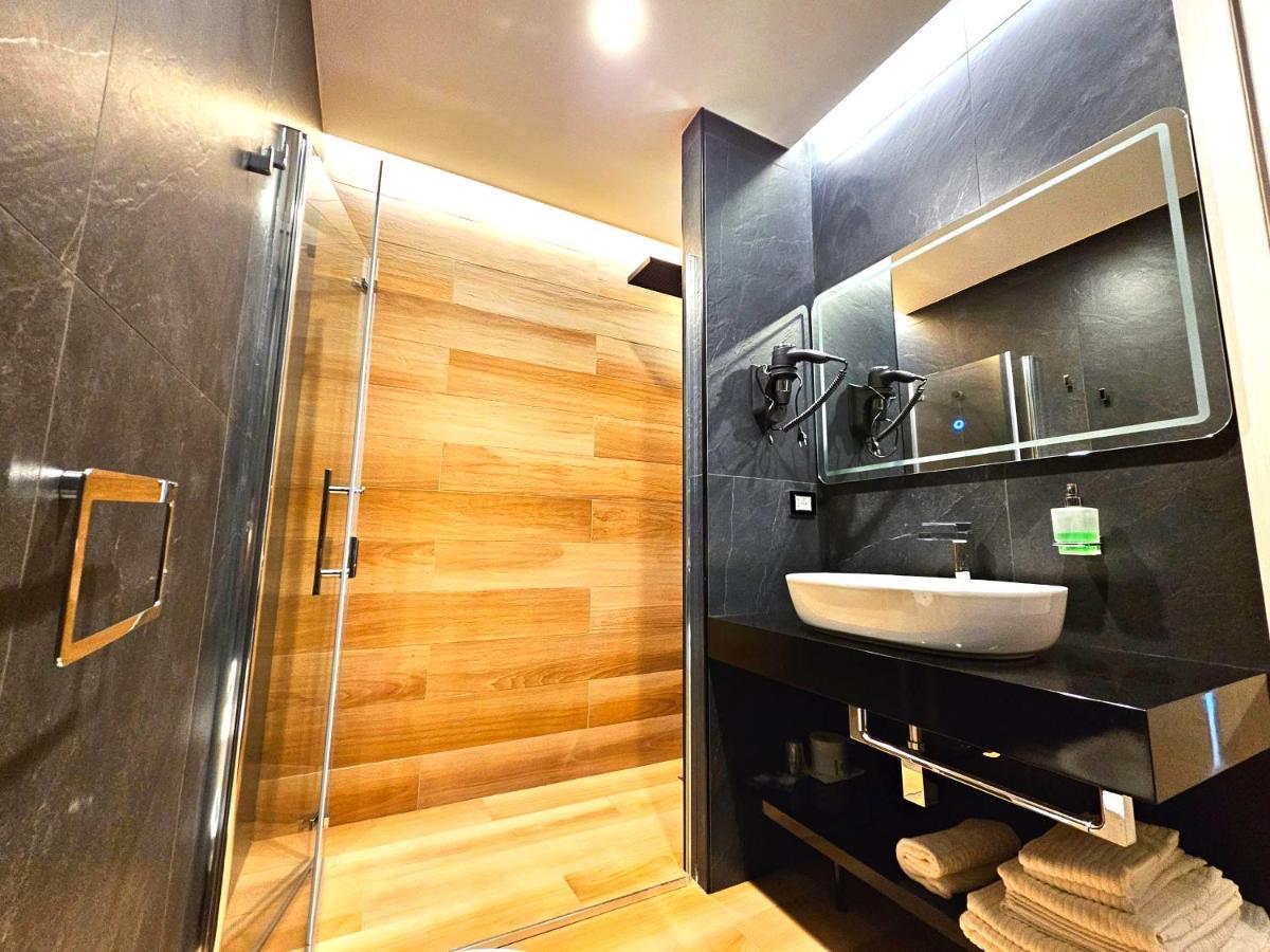 Trilogy Prestige - Central Premium Suites Lecce Exterior foto